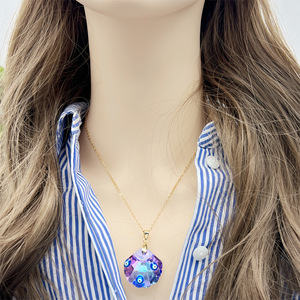 Collier avec pendentif en cristal en forme de cœur irisé Evil Eye, 3,5 cm, pour femmes, à porter au quotidien - Product Image 3