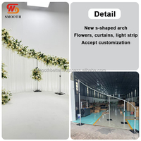 Support de fond de scène incurvé réglable en métal lisse, personnalisé, pour mariage, en alliage d'aluminium, avec rideau de perles de fleurs