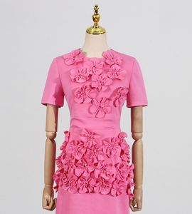 Estilo simple y elegante, minifalda a la cintura, novedad 2025, decoración floral tridimensional en patchwork, vestido corto con cuello redondo - Product Image 2