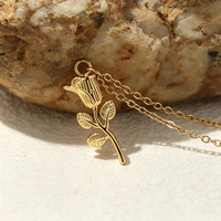 Collier pendentif fleur rose vintage en acier inoxydable plaqué or 18 carats, chaîne délicate pour femme, bijou quotidien, cadeau