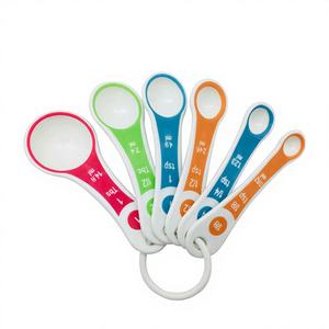 Ensemble de cuillères doseuses en plastique PP écologiques de 6 pièces de couleurs assorties - Product Image 1
