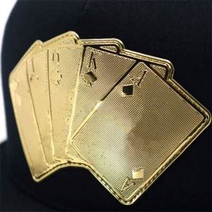 Casquette Trucker Baraja De Oro noire à visière plate avec patch en cuir imprimé cartes à jouer, vente en gros - Product Image 3