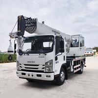Grue mobile hydraulique ISUZU de 8 tonnes avec flèche de 28 m pour la réparation de canalisations urbaines, les travaux routiers, les ponts et l'aménagement paysager