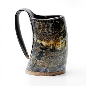 Jarra para Beber con Diseño de Cuerno - Product Image 1