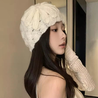 Bonnet en mohair tricoté à la main pour femme, motif floral ajouré, style vintage, bonnet tricoté fait main, chaud pour l'automne et l'hiver
