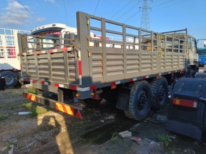 Véhicule de camion de DONG-FENG de 1-20T à traction intégrale pour le transport en ville Véhicule de ramassage de camion de cargaison à usage moyen - Product Image 6