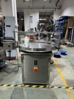 Unité de remplissage à pompe à engrenages ESKO 4 têtes pour lubrifiants, huiles moteur, liquides chimiques, avec équipement d'intégration de capsulage de bidons