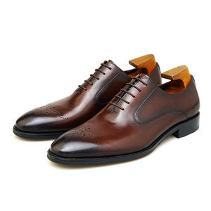 Chaussures de mariage pour hommes en cuir véritable, personnalisées, douces, classiques et élégantes, chaussures en cuir décontractées pour hommes. - Product Image 2