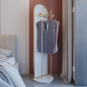 Miroir sur pied rotatif arqué pleine longueur avec cadre doré et porte-vêtements pour la maison et l'hôtel (vente <span class=keywords><strong>en</strong></span> gros) - Product Image 4