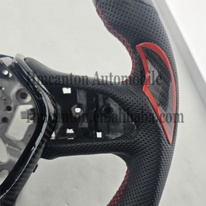 Volant en cuir perforé en fibre de carbone avec marqueur supérieur rouge et surpiqûres rouges pour Infiniti Q50, fabricant professionnel - Product Image 5