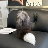 Porte-clés élégant en véritable fourrure de renard coréen, grande queue, pour sac, décoration fourrée de qualité supérieure, breloque queue d'animal stylée