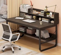Bureau de style moderne et simple pour la maison ou le bureau, avec plateau en bois, structure métallique et étagère intégrée