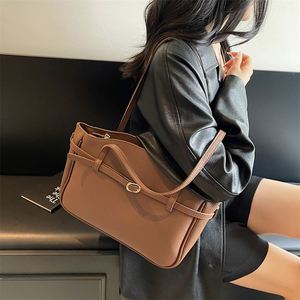 Minimalist Style Plain Color Tote Bags Waterproof PU Leather Handbag Daily Outdoor Working Totes - Product Image 4