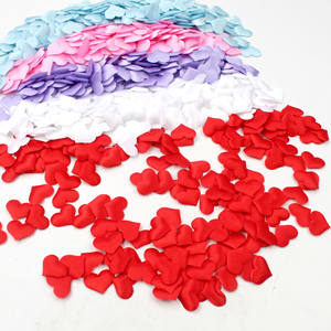 100-teilige Packung Schwamm Herz gepresste Hochzeit Konfetti Blütenblatt Sprinkler Stoff Herz Teppich Szene Dekoration 2cm Bett - Product Image 1