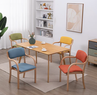 Chaises d'accoudoir de ferme modernes luxueuses chaises de salle à manger empilables en bois de tissu de Style nordique pour la vie de chambre à coucher de meubles de maison