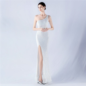 Vestido de Noche con Lentejuelas y Cuentas, de un Solo Hombro, con Cuello Diagonal y Abertura Alta - Product Image 4