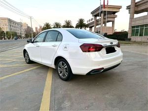 Pour Emgrand 2018 1.5 CVT, berline automatique d'<span class=keywords><strong>occasion</strong></span> à conduite à gauche, intérieur foncé, sièges en cuir, caméra de recul, pour l'exportation - Product Image 2