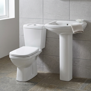 Ensemble de sanitaires en céramique de fabrication indienne, comprenant un WC deux pièces et un lavabo demi-pied. - Product Image 6