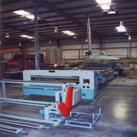 Machine de fabrication de plaques et profilés en PA, WPC, PP, HDPE à haute productivité automatique, conception à vis simple, moteur, PLC, pompe