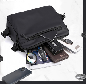 Sac de poitrine de travail personnalisé poche pour ordinateur portable sac à bandoulière de loisirs en nylon imperméable à l'eau sac à foulée à séparateurs multiples pour hommes - Product Image 2