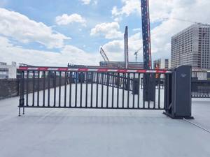 Barrière de contrôle d'accès pour véhicules sur mesure, robuste, pour les entrées d'usine. - Product Image 5