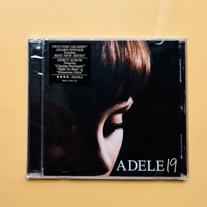 <span class=keywords><strong>Adele</strong></span> <span class=keywords><strong>19</strong></span> CD. El álbum de estudio de debut de <span class=keywords><strong>Adele</strong></span>, el trabajo que marco un hito en la historia de la música y le abrió el camino a su carrera legendaria. - Product Image 1