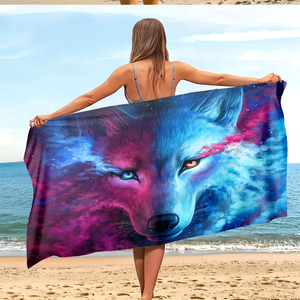 Serviette de plage vibrante avec tête de loup de la galaxie |   Serviette de bain tendance à motif animal abstrait, idéale pour les festivals de musique et les vacances - Product Image 1