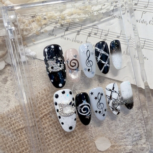 Uñas Postizas Góticas, Dulces y Modernas, con Diseño de <span class=keywords><strong>Hello</strong></span> <span class=keywords><strong>Kitty</strong></span>, Pintadas a Mano, en Blanco y Negro, Acrílicas, de Alta Calidad, Hechas a Mano, al por Mayor - Product Image 2
