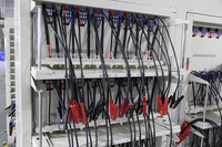 Armoire de test de capacité de batterie 5V 30A 64/96/128/192/256/512 canaux avec fonction de retour d'énergie pour testeur de batterie EV