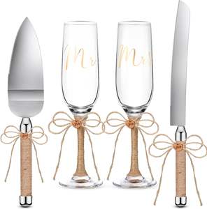 Elegante juego de 4 piezas para copas de champán, espátula y tenedor de lujo para pastel de boda para él y para ella con lazo de arpillera, hecho de metal duradero - Product Image 1