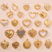 Yammy YLJ025 Pendentif à breloque coeur en alliage de laiton plaqué or 18 carats classique avec perle d'imitation et pierres de zircon pour cadeau unisexe