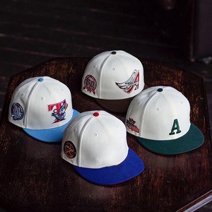 Nuevas Gorras Ajustadas de Visera Plana New Era Originales, Gorras de Béisbol de 5 Paneles con Visera Curva y Cierre a Presión - Product Image 1