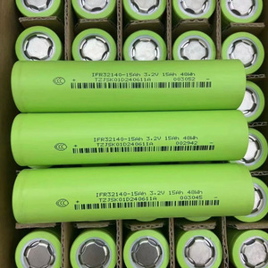 Batería de Litio LFP 32140 15Ah 3.2V, Celda de Batería de Estado Sólido con Pines - Product Image 3