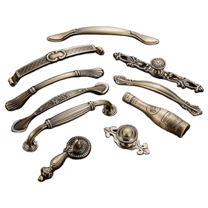 Poignée supérieure rectangulaire vintage française la plus vendue pour armoire, commode et cuisine - Product Image 1