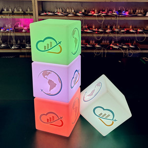 ไฟ LED ลูกบาศก์ RGB แบบกำหนดเองได้ พร้อมรีโมทคอนโทรล ชาร์จไฟได้ เหมาะสำหรับโรงแรม งานคริสต์มาส และของตกแต่งกลางโต๊ะ - Product Image 3