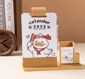 Set de Regalo Empresarial de Plástico 2025, Promocional Temático con Impresión en Relieve, Solución Práctica para Escritorio, Calendario de Escritorio con Portaplumas - Product Image 4
