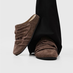 Nouvelles pantoufles de détente plissées style 2026, chaussures de loisirs d'extérieur décontractées pour hommes et femmes - Product Image 2