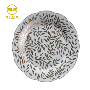 Magnifique service de vaisselle en grès fin Assiette à bord à vague irrégulière en porcelaine blanche et feuille d'or avec bol en céramique - Product Image 3
