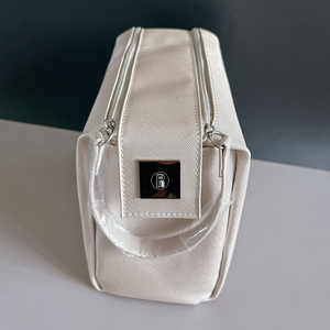 Bolsa de maquillaje grande de cuero PU con logotipo personalizado, organizador de cosméticos de viaje impermeable, neceser portátil con doble cremallera para mujer - Product Image 4