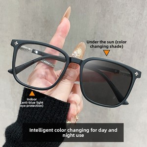 Nuevas <span class=keywords><strong>Gafas</strong></span> de Sol <span class=keywords><strong>Cuadradas</strong></span> para <span class=keywords><strong>Mujer</strong></span> con Protección Anti-Luz Azul, Efecto Adelgazante, Lentes Planas que Cambian de Color, Estilo de Alta Gama - Product Image 6