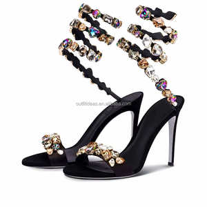 รองเท้าแตะคริสตัลหรูหราประดับพลอยเทียมส้นสูงส้นสูง - Product Image 1