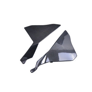 Petits panneaux latéraux en fibre de carbone pour Yamaha YZF-R1 2020+ - Product Image 2