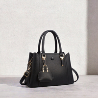 Nouveau Sac Fourre-tout Bandoulière Femme 2025 Léger Grande Capacité en Cuir PU de Luxe Personnalisé Tendance Imperméable avec Fermeture Éclair
