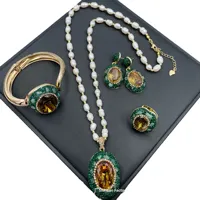 Ensemble quatre pièces en laiton turc incrusté d'aventurine changeante de couleur (bague, collier, bracelet, boucles d'oreilles) – Luxe discret et lumineux