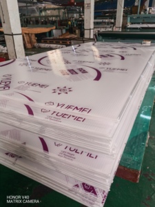 Panel de Policarbonato Transparente de 10 mm, 4 pies <span class=keywords><strong>x</strong></span> 8 pies, Lámina Hueca para Invernadero, Lámina Comercial Resistente a los Rayos UV para Jardín, para América del Norte - Product Image 1