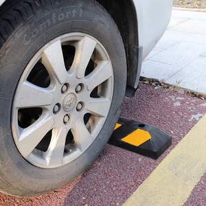 टिकाऊ 560 मिमी पार्किंग कर्ब्स रबर कार पहिया स्टॉपर - Product Image 6