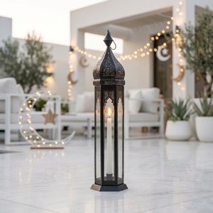 Lanterne à bougie marocaine en métal noir élégante et haute, dernière collection 2027, pour la décoration de la maison pendant le Ramadan - Product Image 1