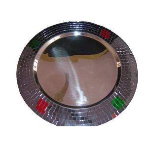 Assiette de service en acier inoxydable pour fruits ou desserts, finition nickelée avec bordures design, par Mosaic Designer. - Product Image 1