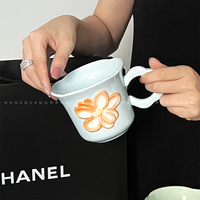 Mug Keramik Bunga 3D Embossed Dilukis Tangan dengan Underglaze untuk Kopi, Cocok untuk Rumah dan Kantor