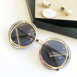 Vente en gros de lunettes de soleil tendance, monture métallique, grande taille, UV400, lunettes de soleil rondes surdimensionnées pour femmes, 2021 - Product Image 5